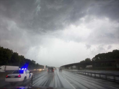 道路救援怎样解决在下雨天各种各样救援状况？