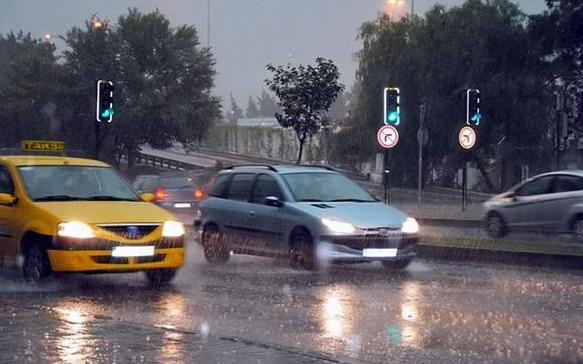 福州汽车救援提醒：雷雨天如何安全行车